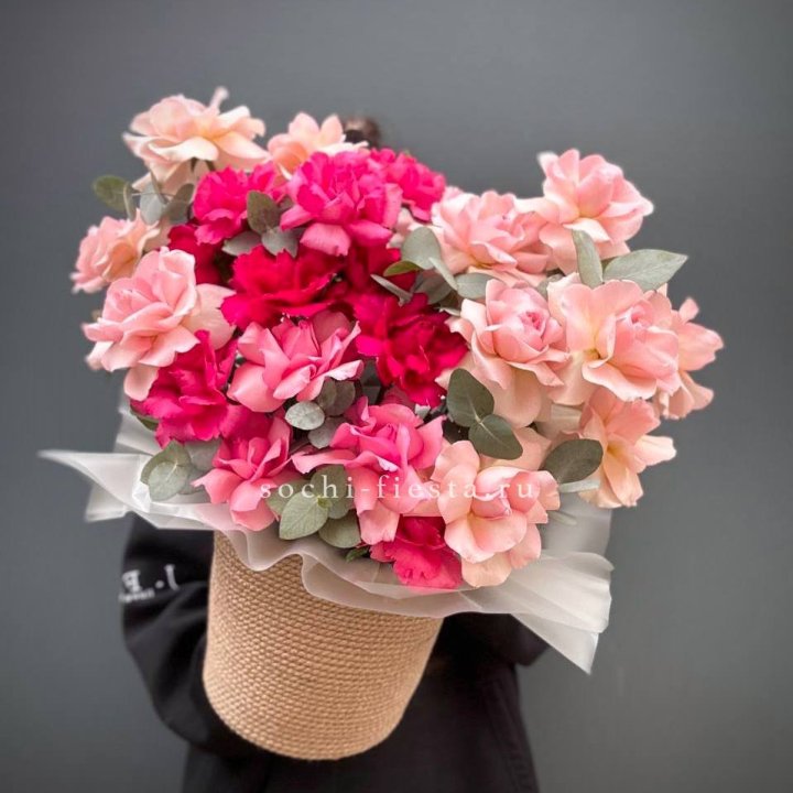 23 Французские розы Микс в боксе в Комсомольске-на-Амуре