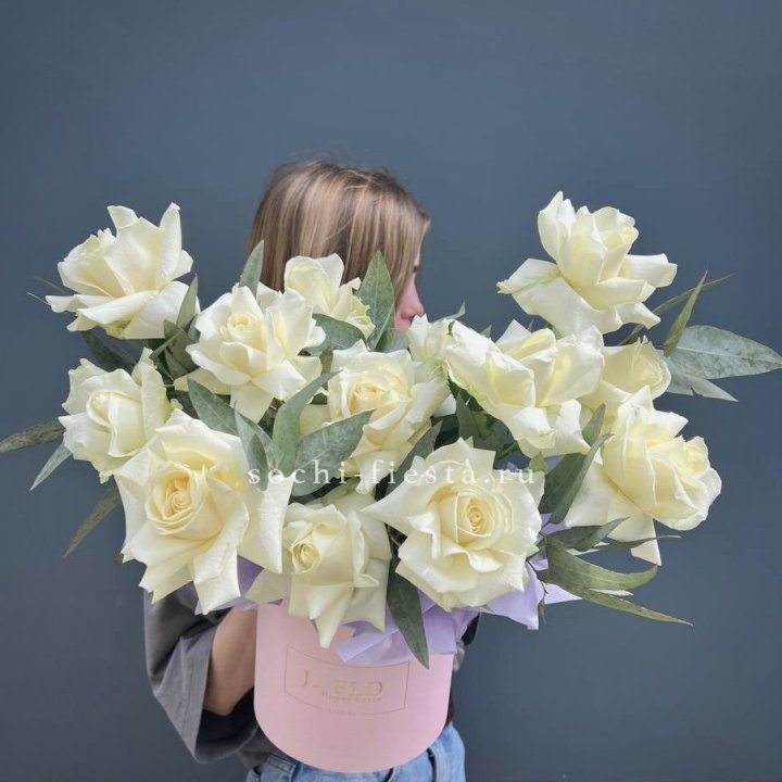 15 Французских роз в боксе в Комсомольске-на-Амуре