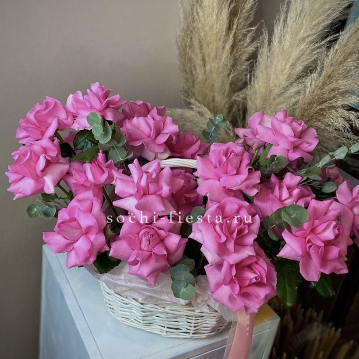 25 роз в цветочной корзине Пинк в Комсомольске-на-Амуре