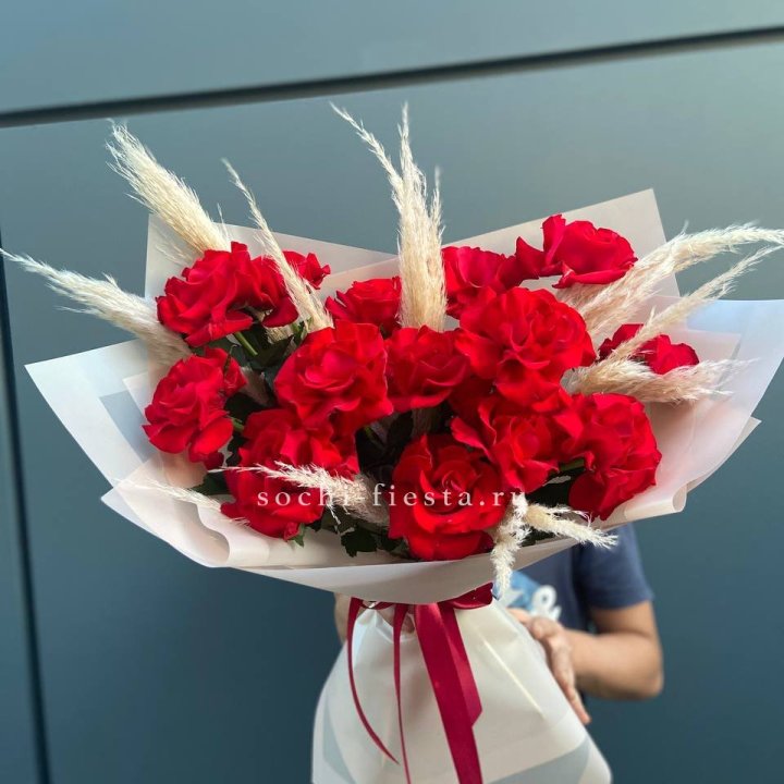 15 Красных французских розы в Комсомольске-на-Амуре