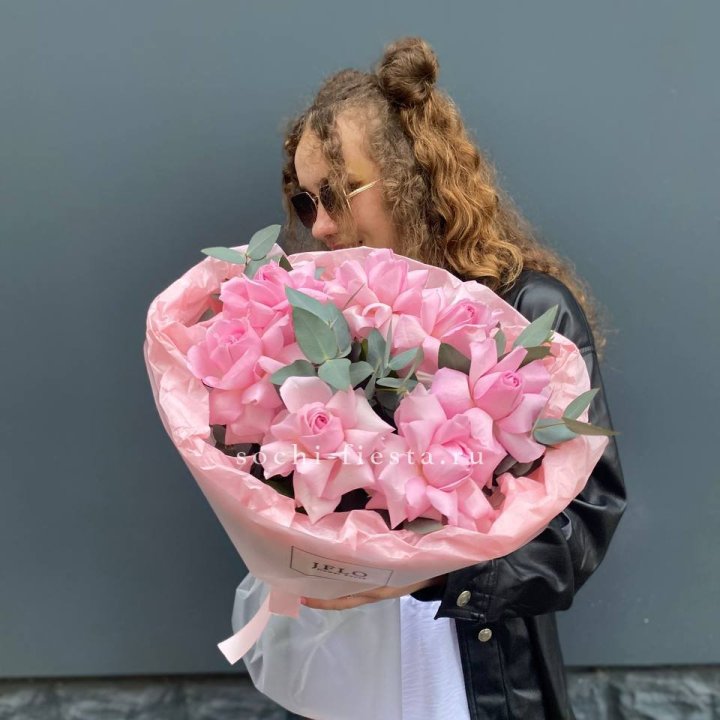 7 розовых роз в Комсомольске-на-Амуре