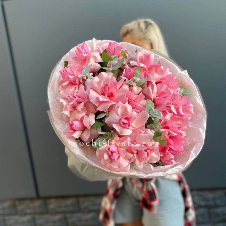 17 розовых роз в Комсомольске-на-Амуре