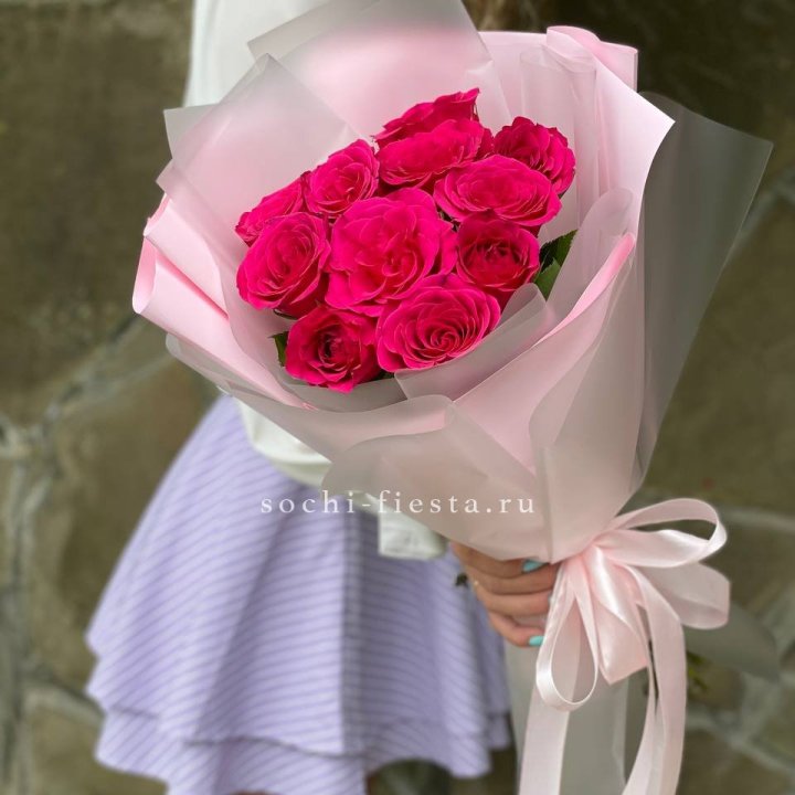 Букет алых роз в Комсомольске-на-Амуре
