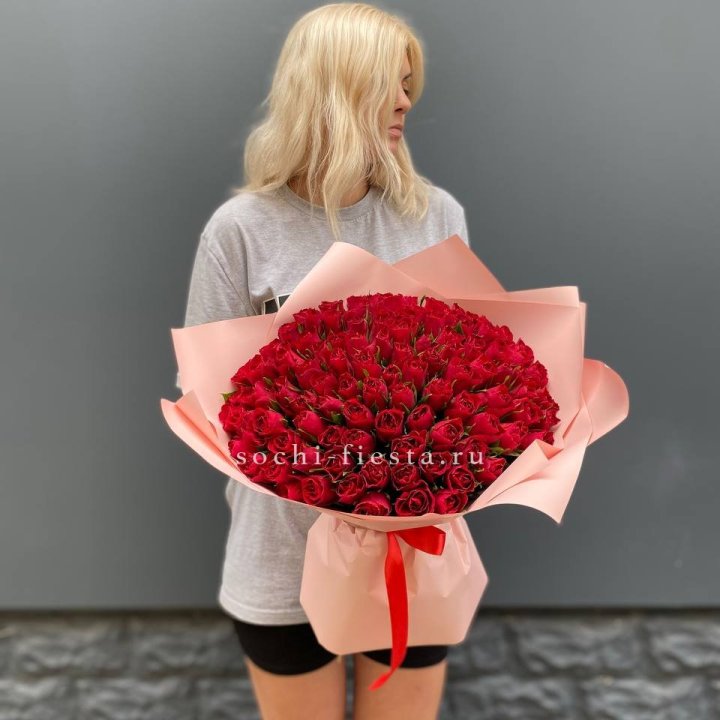 101  красная кенийская роза  с доставкой в Комсомольске-на-Амуре