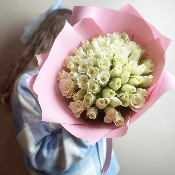 Букет из 51 белой розы (Кения) в Комсомольске-на-Амуре