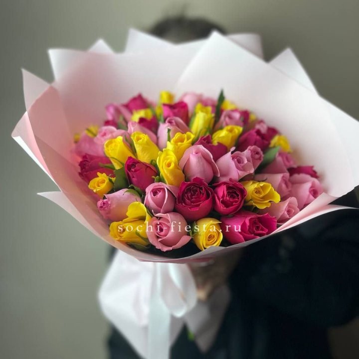 Букет из 51 розы Микс (Кения) в Комсомольске-на-Амуре