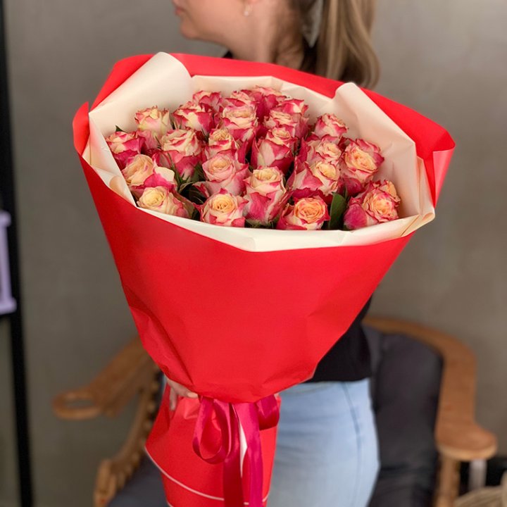 Букет роз Chapeau в Комсомольске-на-Амуре