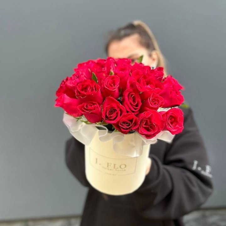 27 кенийских роз в боксе в Комсомольске-на-Амуре