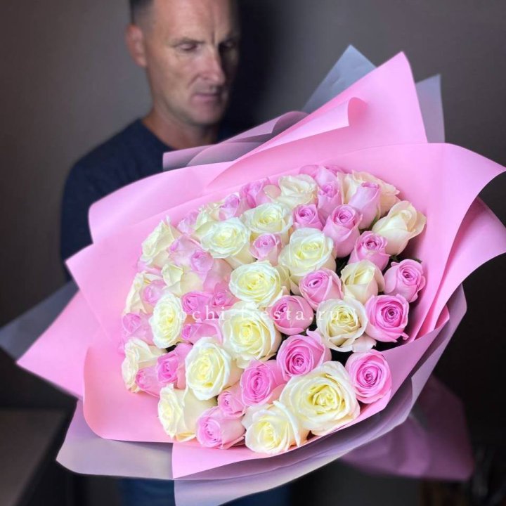 51 белых и розовых роз в Комсомольске-на-Амуре