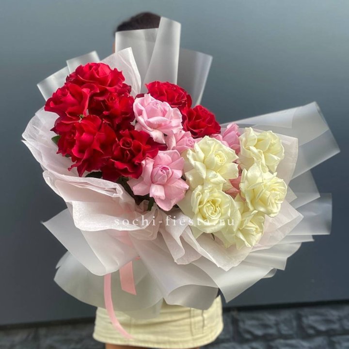 Микс из 17 роз в Комсомольске-на-Амуре