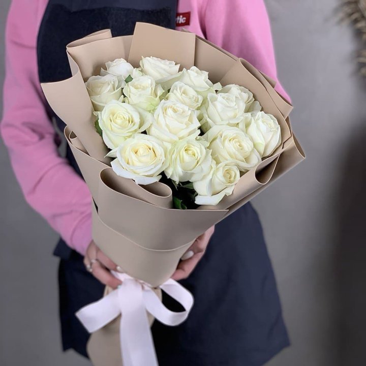 15 белых роз миракли в Комсомольске-на-Амуре