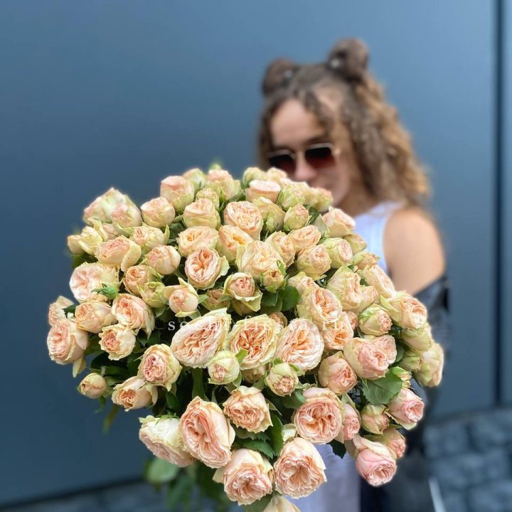 25 пионовидных роз в Комсомольске-на-Амуре