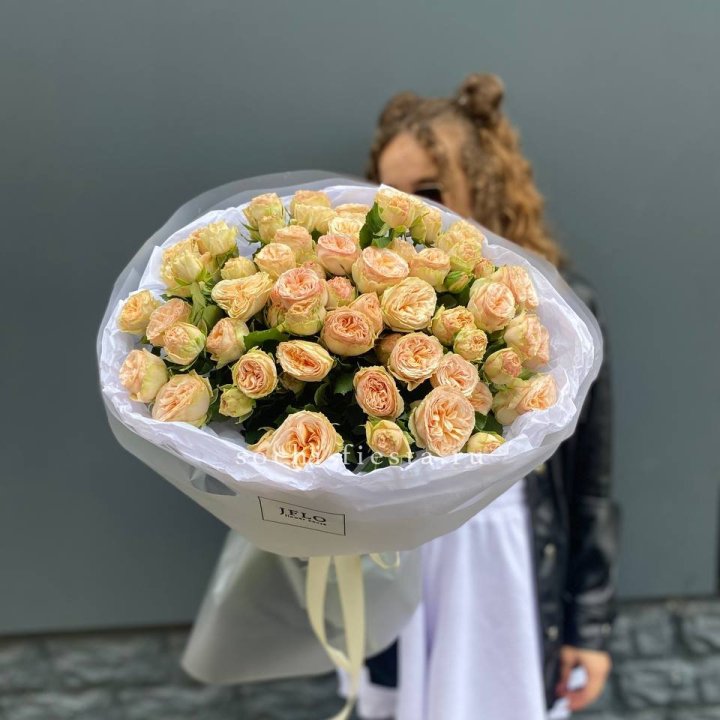 15 пионовидных роз в Комсомольске-на-Амуре