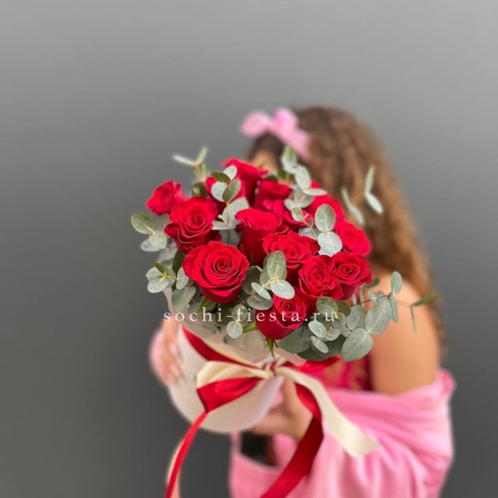 15 Красных роз в боксе №2 в Комсомольске-на-Амуре