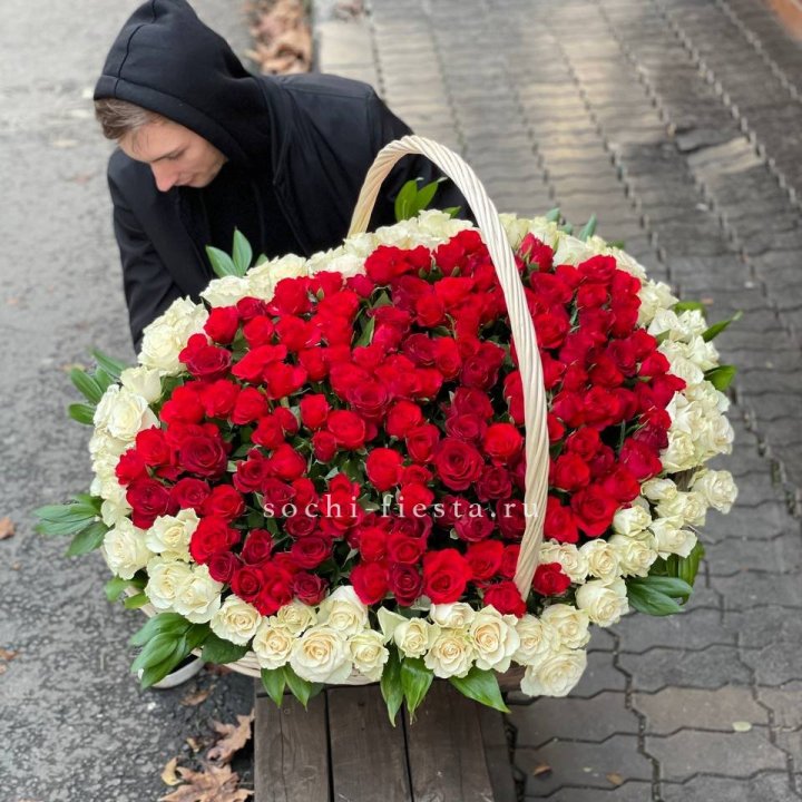 201  роза в корзине   в Комсомольске-на-Амуре