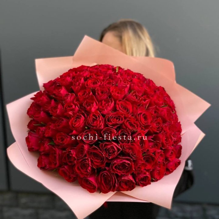 101 роза мадам ред в Комсомольске-на-Амуре