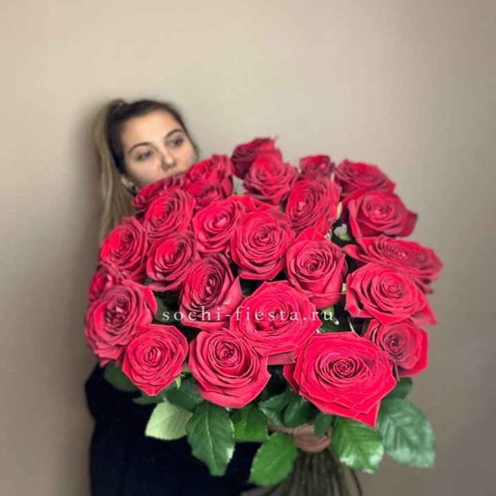 25 высоких роз в Комсомольске-на-Амуре