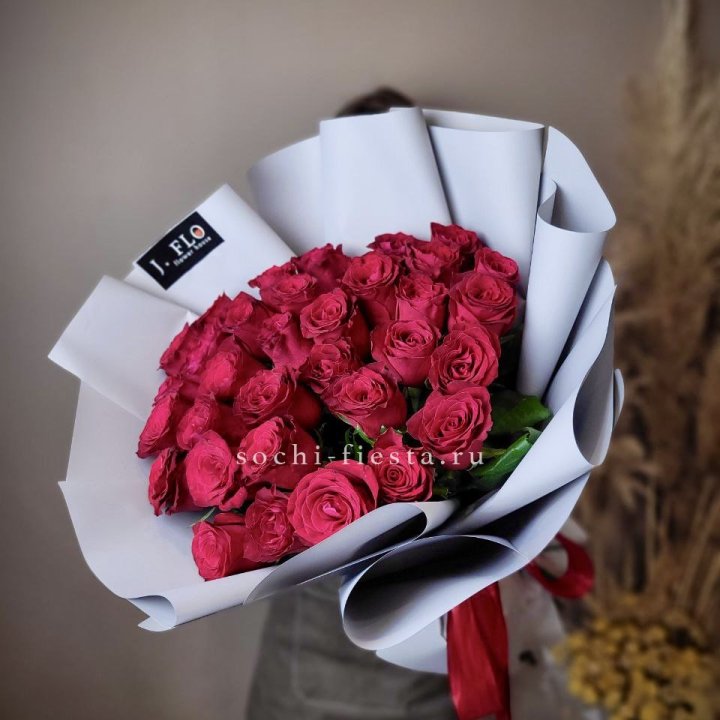 Красные розы 33 шт в Комсомольске-на-Амуре