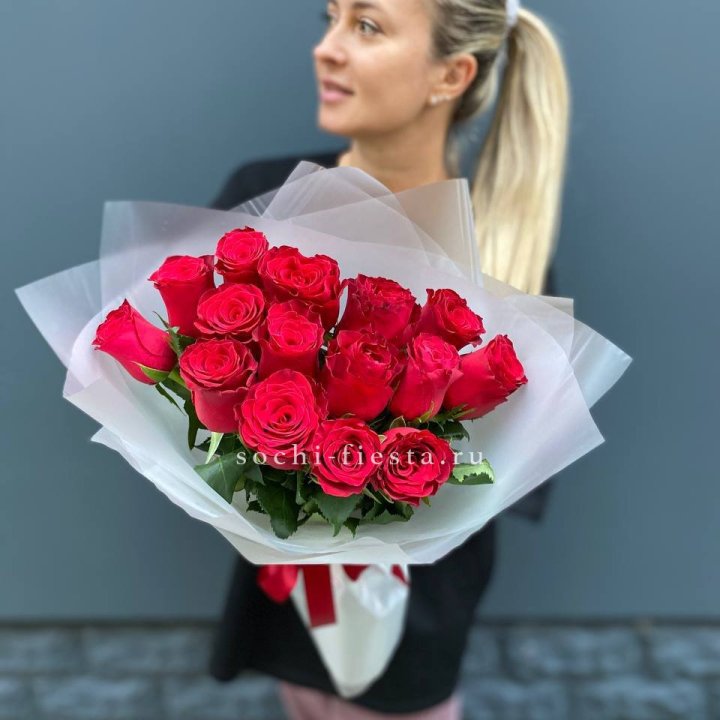 Букет из 15 красных роз  в Комсомольске-на-Амуре