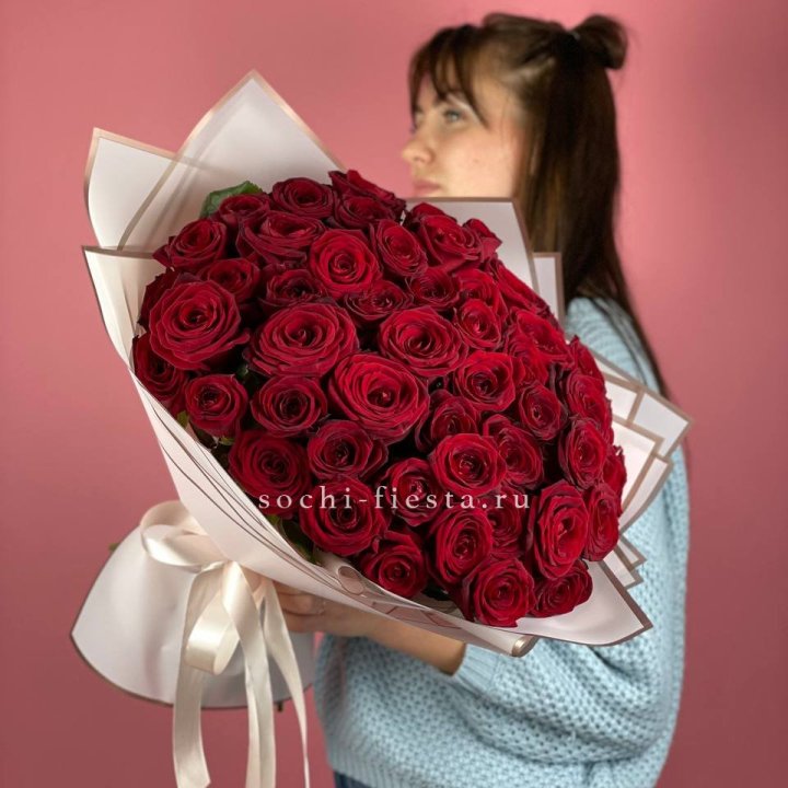 51 красная роза "Лавели" в Комсомольске-на-Амуре