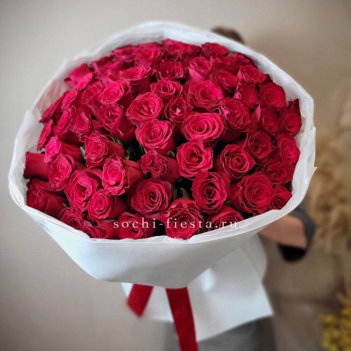 65 красных роз вайт в Комсомольске-на-Амуре
