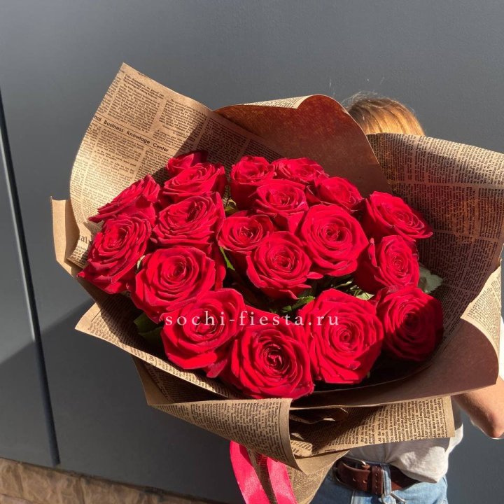 19 красных роз Леди Крафт в Комсомольске-на-Амуре