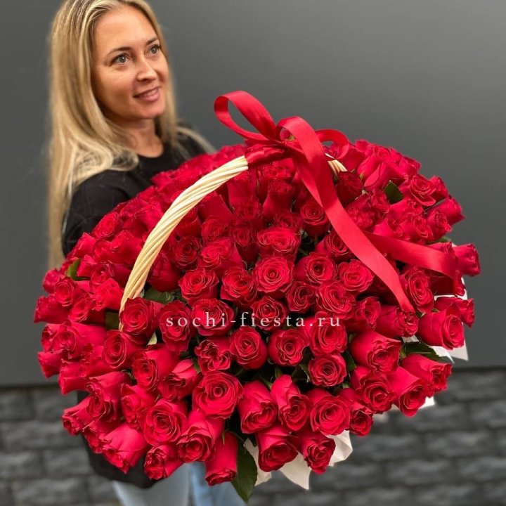 151 красная  роза в корзине в Комсомольске-на-Амуре