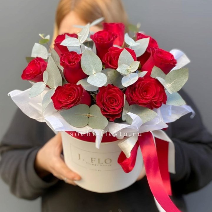 11 роз в шляпной коробке в Комсомольске-на-Амуре