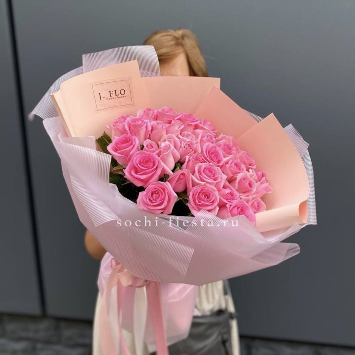 33 Розовые розы в Комсомольске-на-Амуре