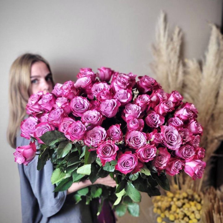 Охапка высоких роз Деп перпел в Комсомольске-на-Амуре