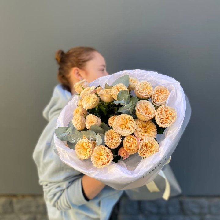 7 пионовидных роз в Комсомольске-на-Амуре