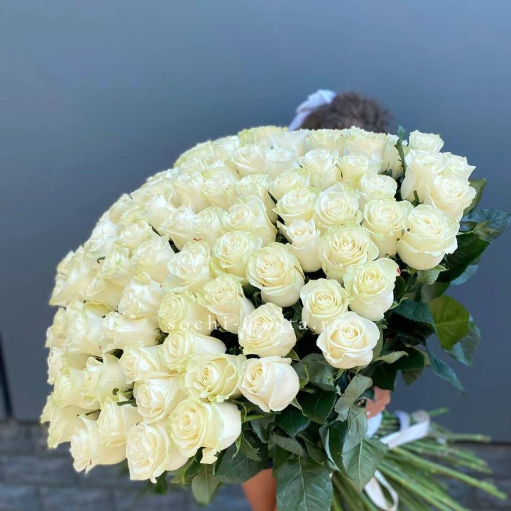 101 белая высокая роза в Комсомольске-на-Амуре