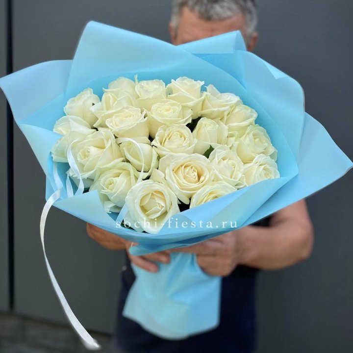 21 белая роза в Комсомольске-на-Амуре