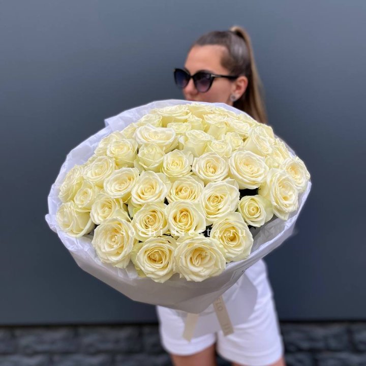 51 белая роза  в Комсомольске-на-Амуре