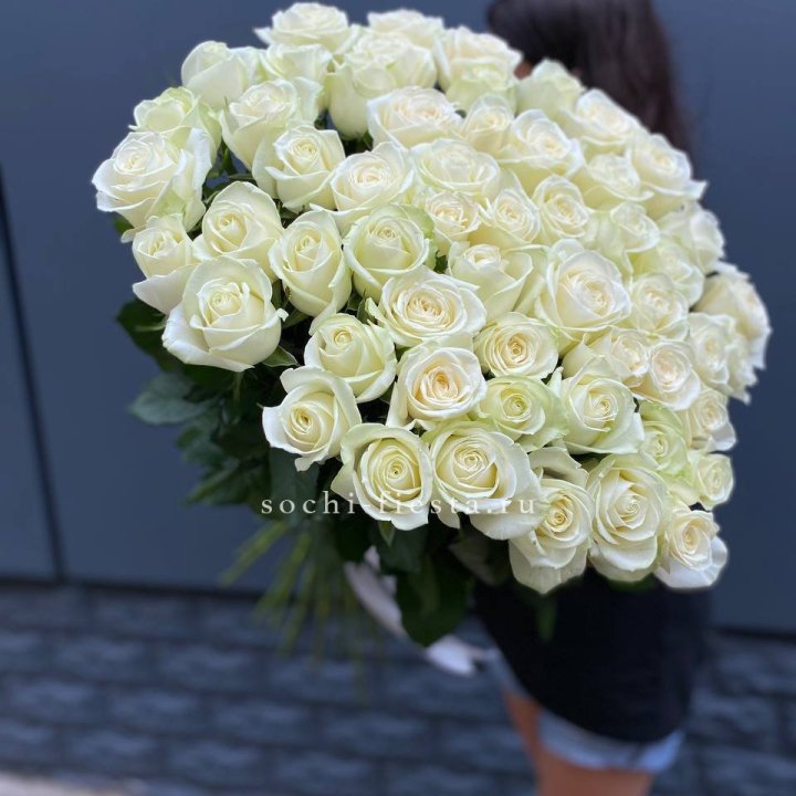 51 белоснежная высокая роза с доставкой в Комсомольске-на-Амуре