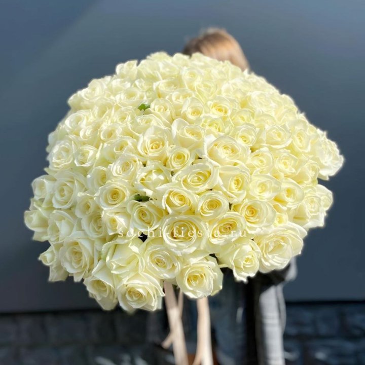 Букет  из 101 белой розы  в Комсомольске-на-Амуре