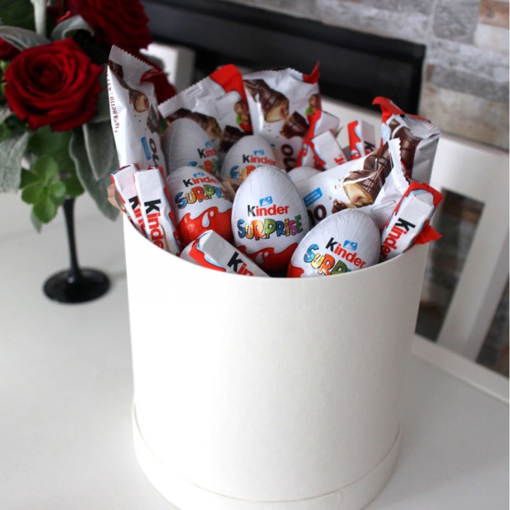 Коробка с киндерами  в Комсомольске-на-Амуре