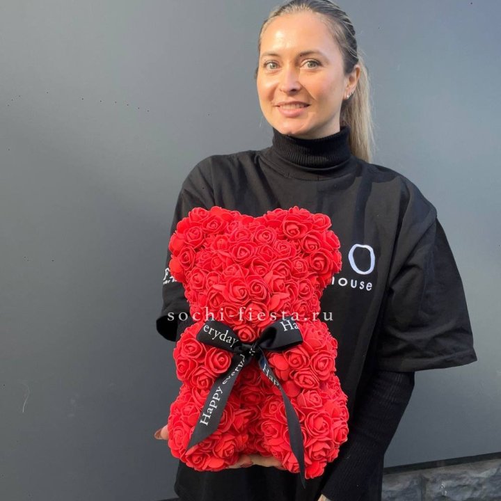 Медведь из роз красный в Комсомольске-на-Амуре