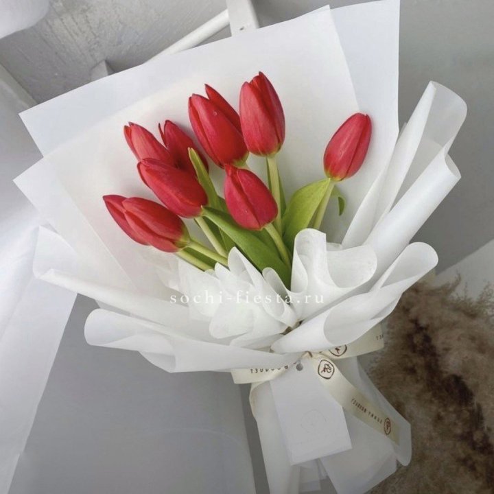 Букет красных тюльпанов в Комсомольске-на-Амуре