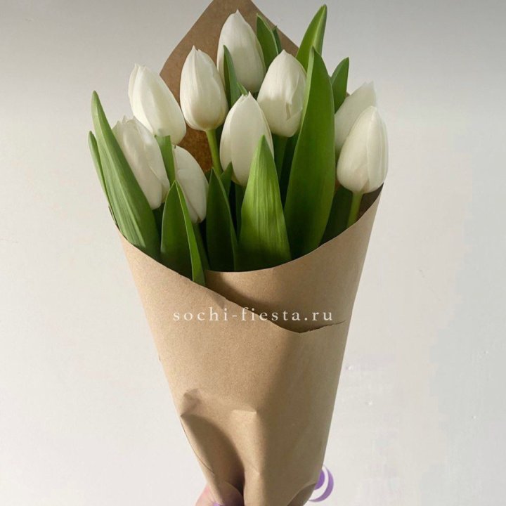 Букет белых тюльпанов в Комсомольске-на-Амуре