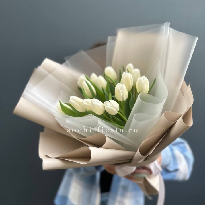 Букет из 15 белых тюльпанов в Комсомольске-на-Амуре
