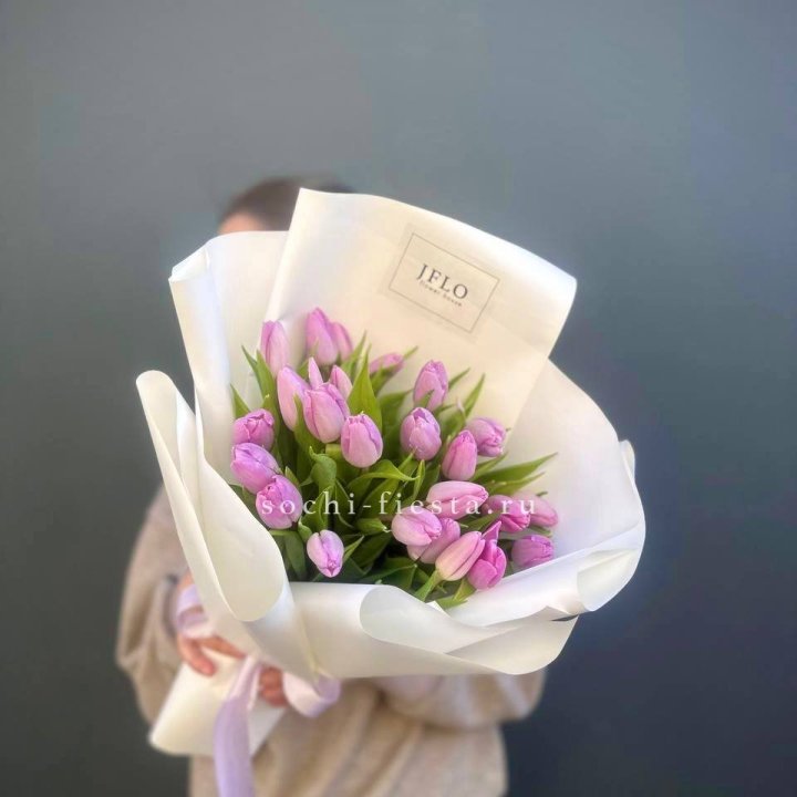 25 сиреневых тюльпанов в Комсомольске-на-Амуре