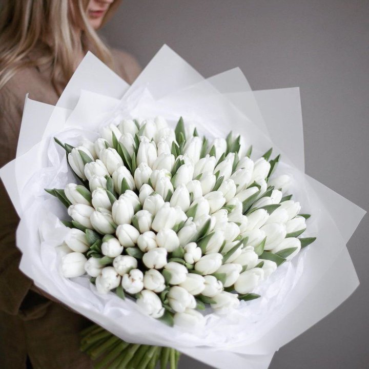 101 белый тюльпан в Комсомольске-на-Амуре