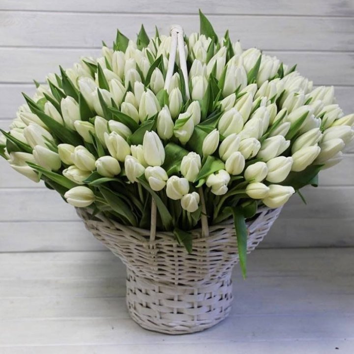 Корзина из 151 тюльпана в Комсомольске-на-Амуре