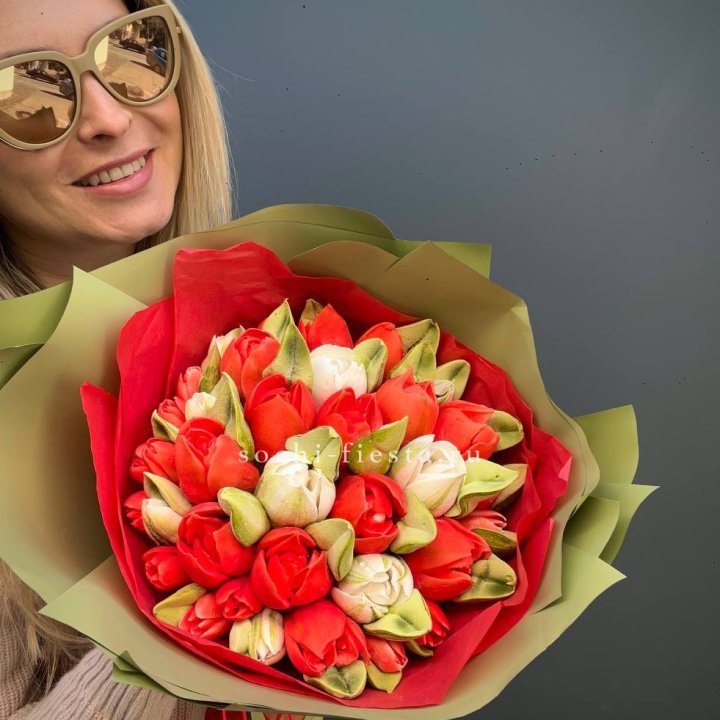 Зефирный букет из тюльпанов с доставкой в Комсомольске-на-Амуре